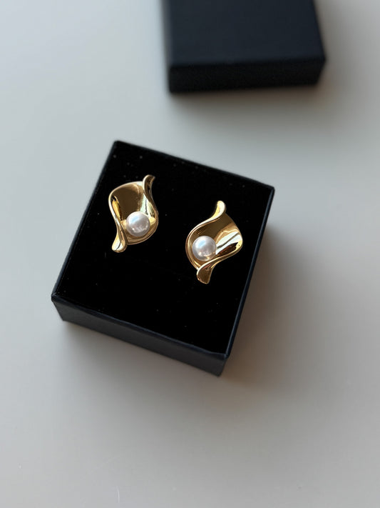 18K Gold Pearl Twist Hoop Earrings