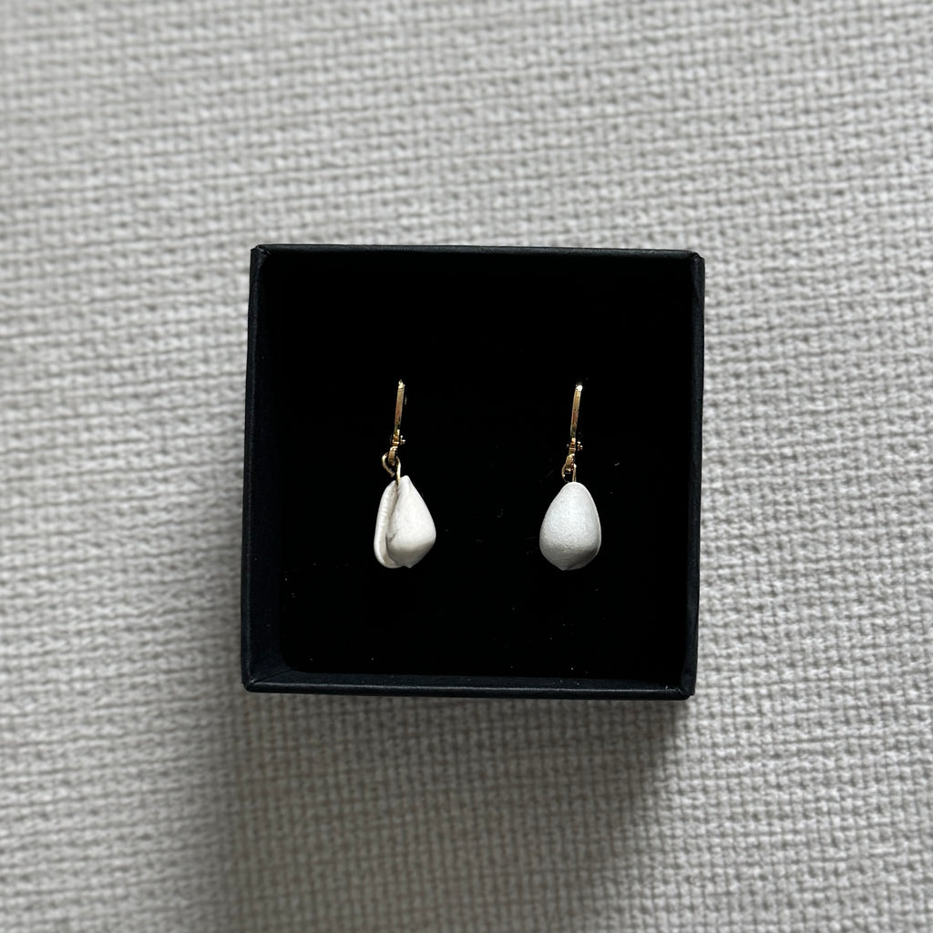 Claire Shell Earrings - Ostella