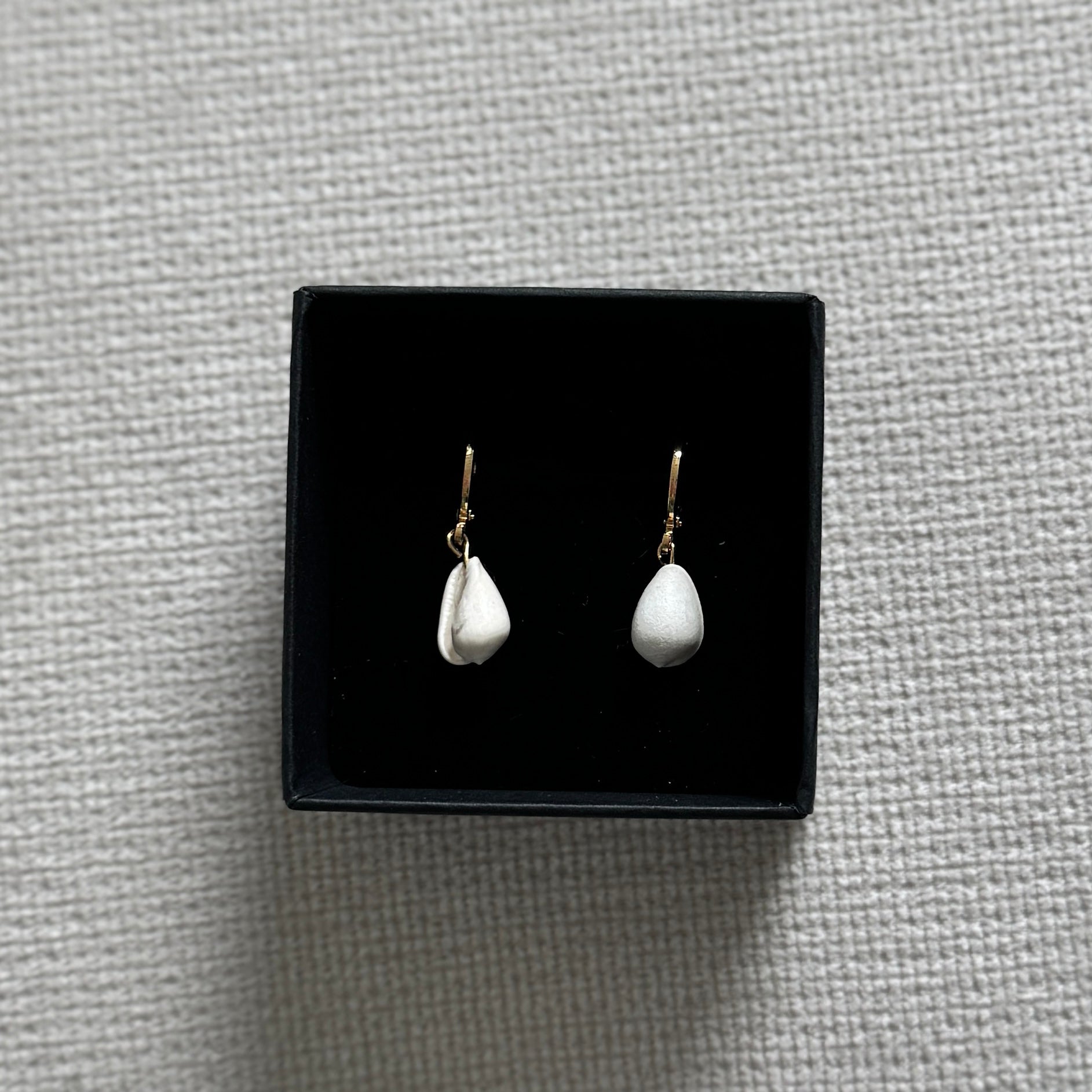 Claire Shell Earrings - Ostella