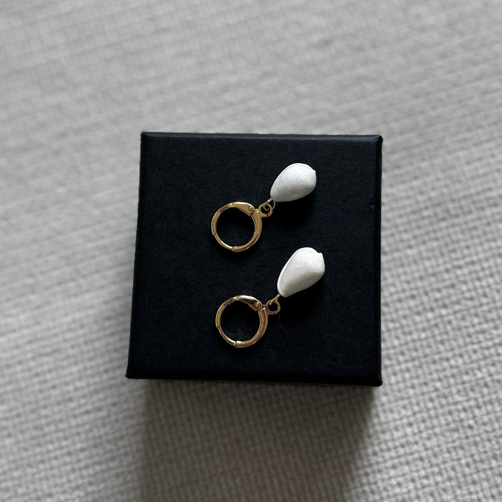 Claire Shell Earrings - Ostella