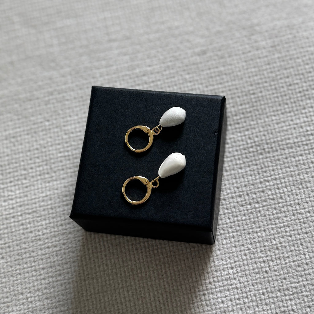 Claire Shell Earrings - Ostella