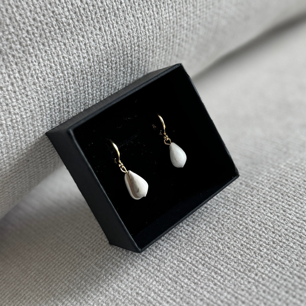 Claire Shell Earrings - Ostella