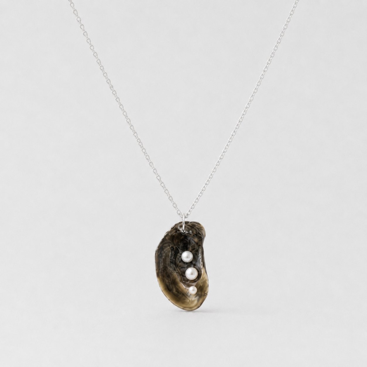 Oyster Pendant Necklace ~ Collins