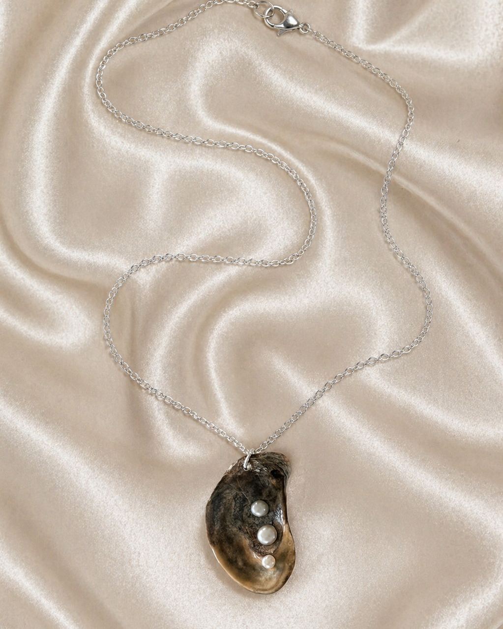 Oyster Pendant Necklace ~ Zinnia