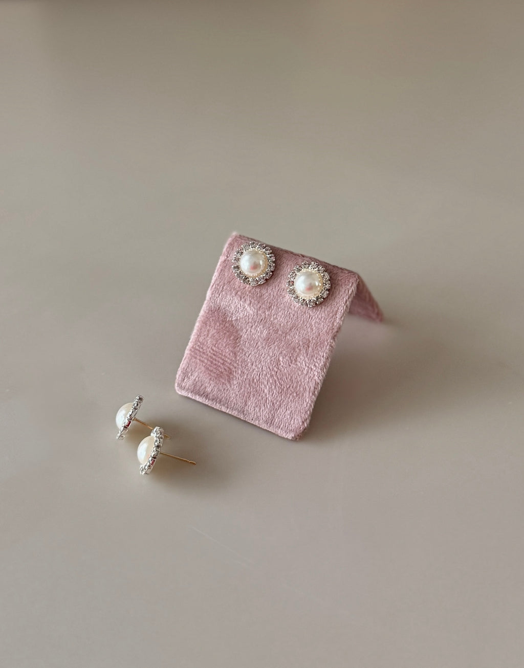Cameron Pearl Studs