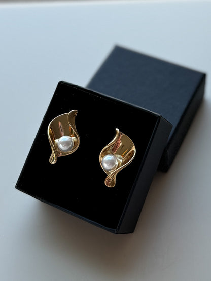 18K Gold Pearl Twist Hoop Earrings