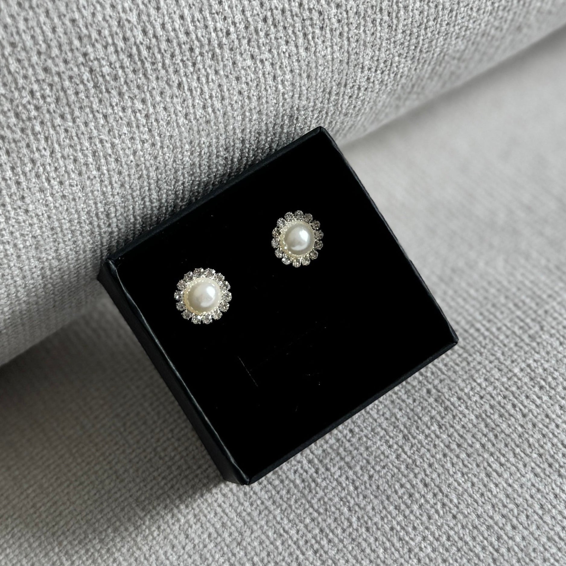 Cameron Pearl Studs