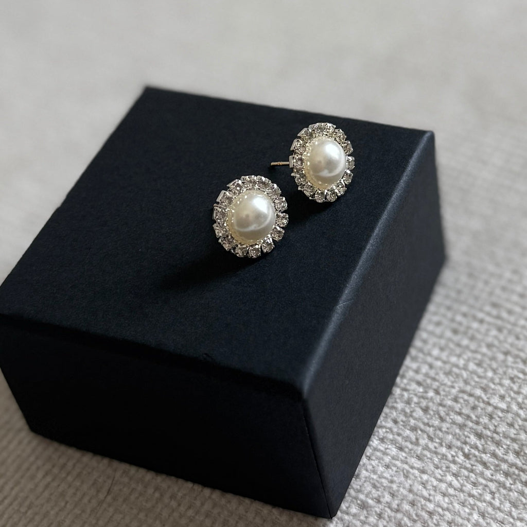 Cameron Pearl Studs