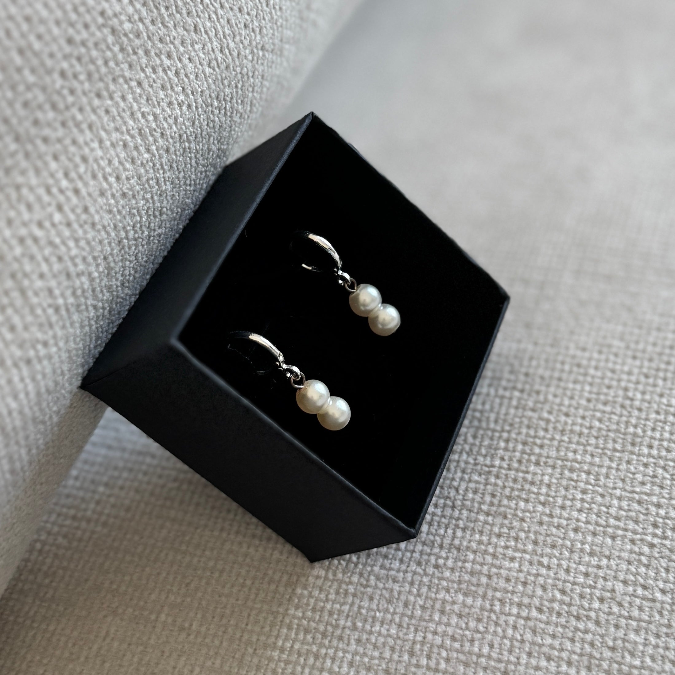 Sloan Pearl Hoops - Ostella