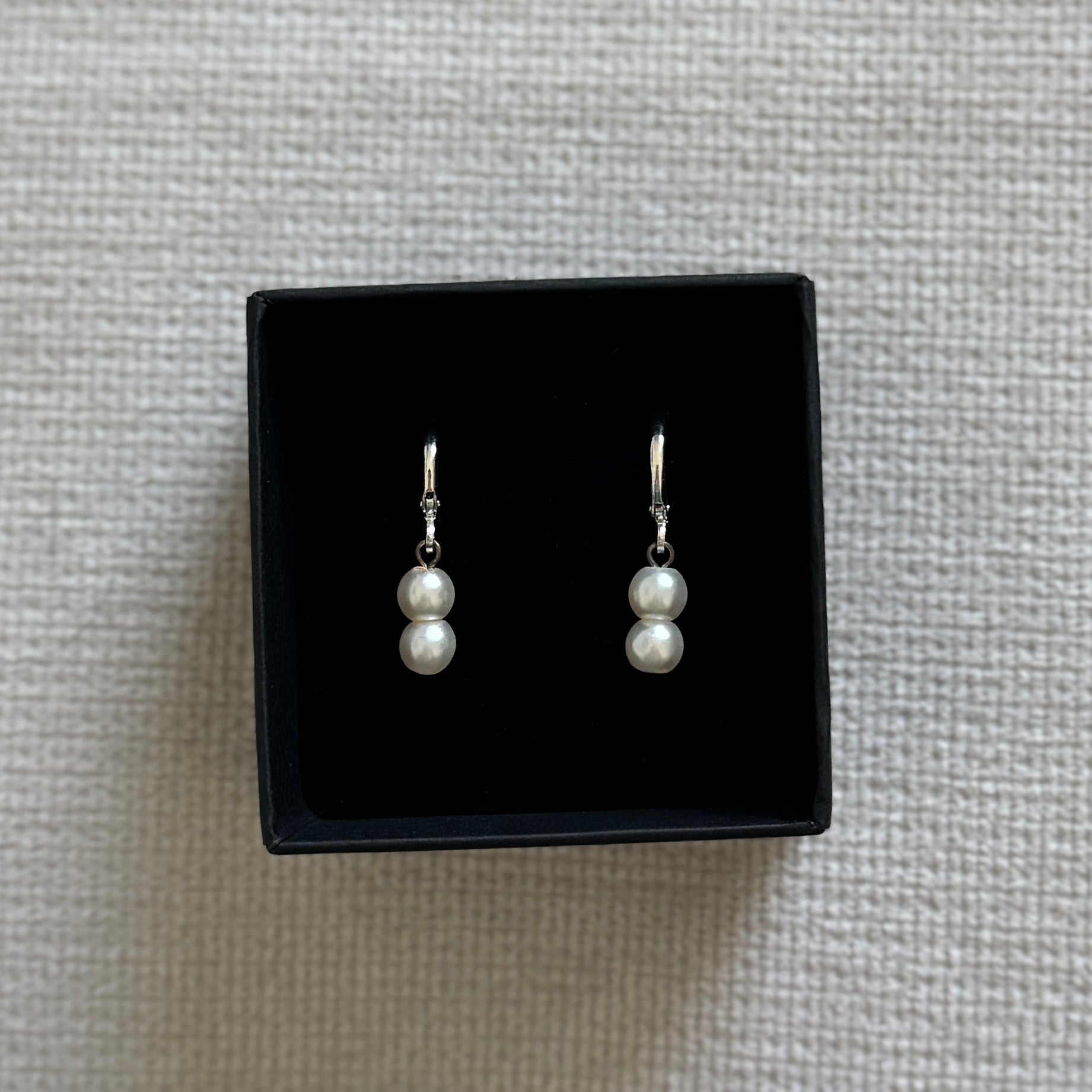 Sloan Pearl Hoops - Ostella