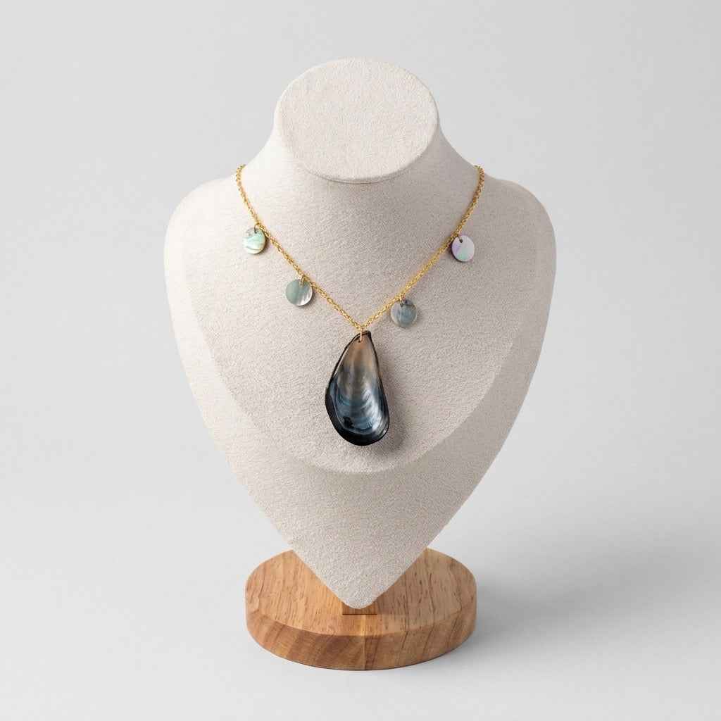 Mother of Pearl Pendant Necklace