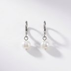 Milán Pearl Huggie Hoops
